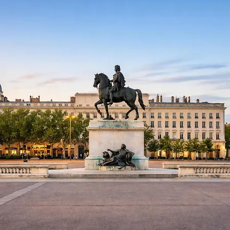 T2 Calme Avec Parking Entre Perrache Et Confluence Apartamento *