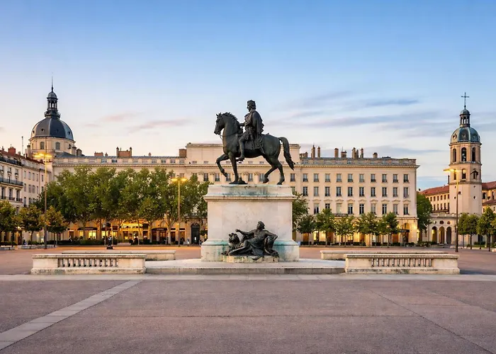 T2 Calme Avec Parking Entre Perrache Et Confluence Apartamento *